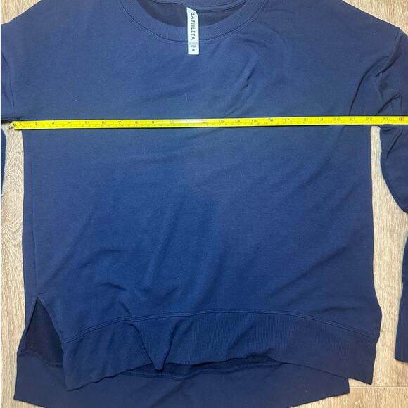 Athleta Balance Pullover Navy Sweatshirt Thumbholes Side Slit Size Medium - Picture 5 of 10